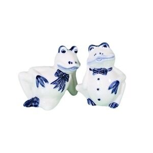 *Vintage* Salt & Pepper Shakers| Frog Toad Blue & White Smiling Ceramic